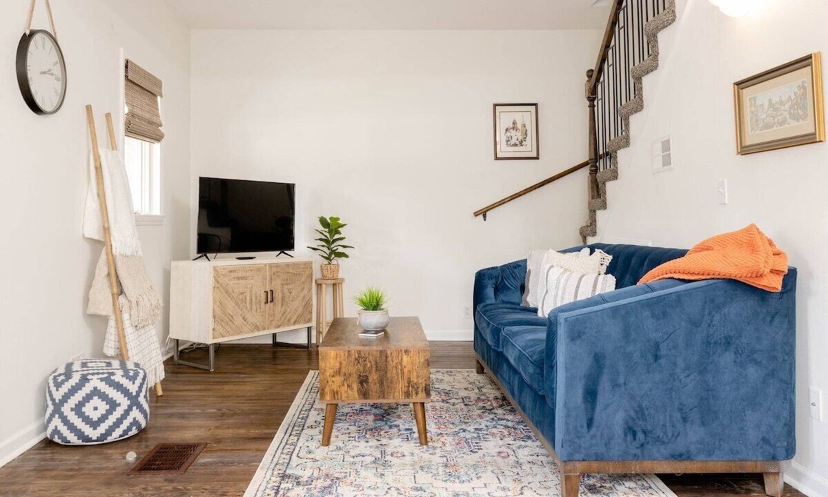 West Plaza House | 2 bed, 2 bath West Plaza House, yard, parking!