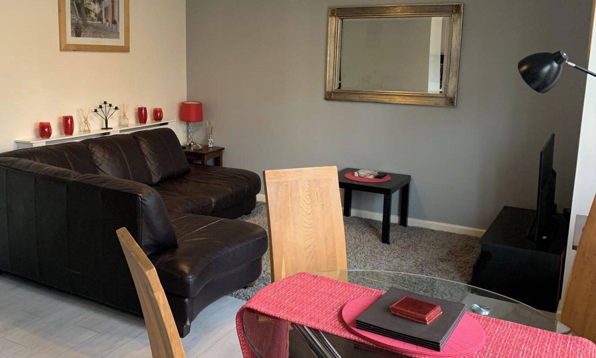 Wallasey Apartment | 2-Bed Apartment - Sleeps 4 & Parking