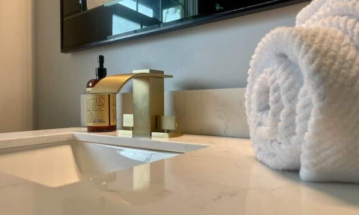 Fredericton House | 2 Bed Apartment w/Fireplace