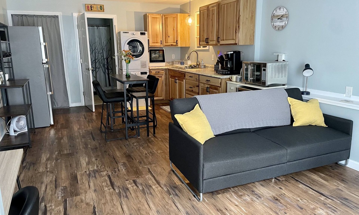 Kennebunk Apartment | 2 bed apartment with everything you should need! 5 min from I-95!