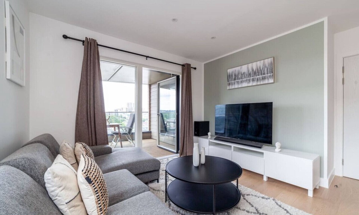 Brent Apartment | 2 Bed Balcony Flat in Colindale