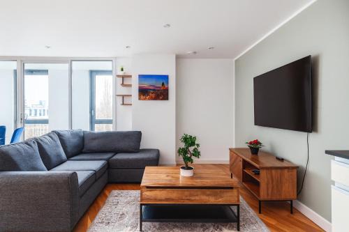 Prince's Apartment | 2 Bed Balcony Flat in Vauxhall