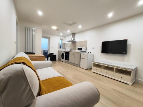 Chippenham House | 2 Bed Chippenham House with Parking