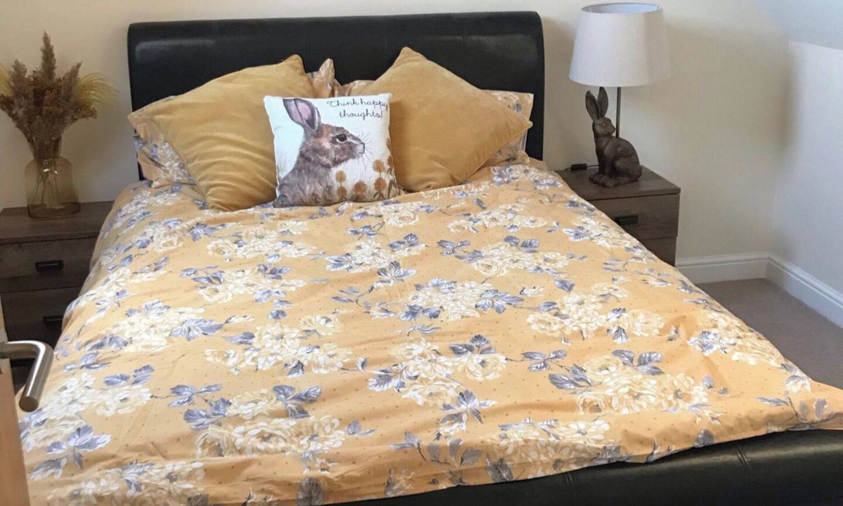 Bawtry Apartment | 2-Bed Duplex Sleeps 3 with Fireplace