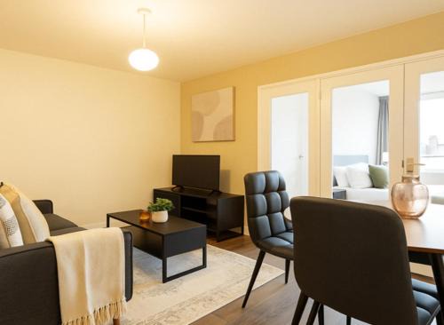 Coleman Street Apartment | 2 Bed Flat near Barbican Centre