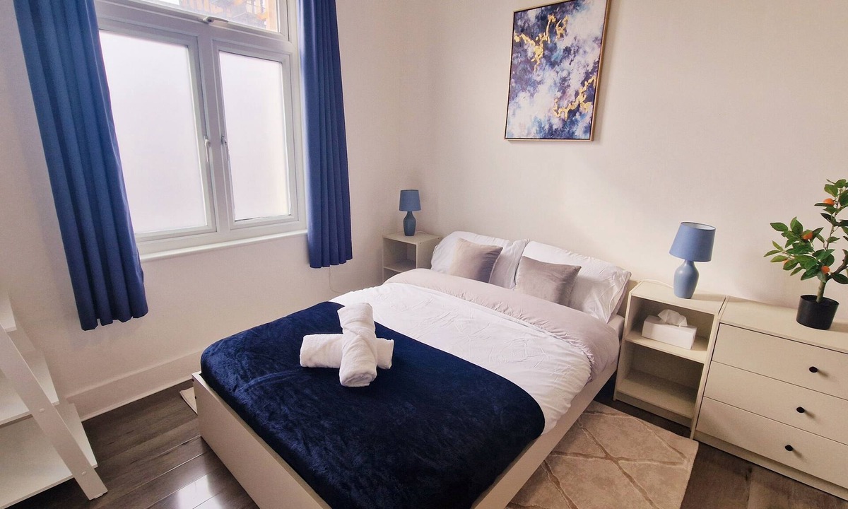 Canning Town Apartment | 2 Bed Flat, Near Canary Wharf, Excel, Airport, O2