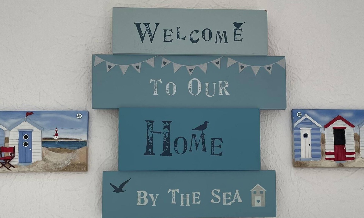 Slyne Apartment | 2 Bed Flat - Sleeps 3 - Parking - Wifi