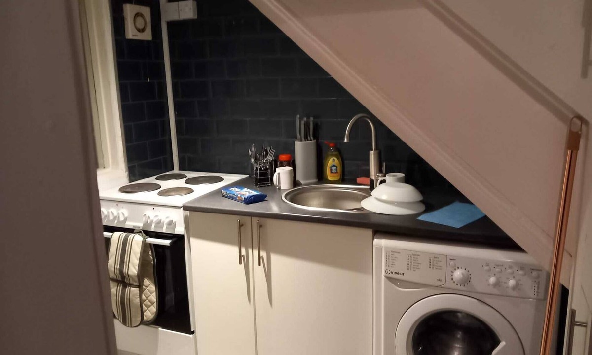 Newport Apartment | 2 Bed Flat - Sleeps 3 - Parking - Wifi