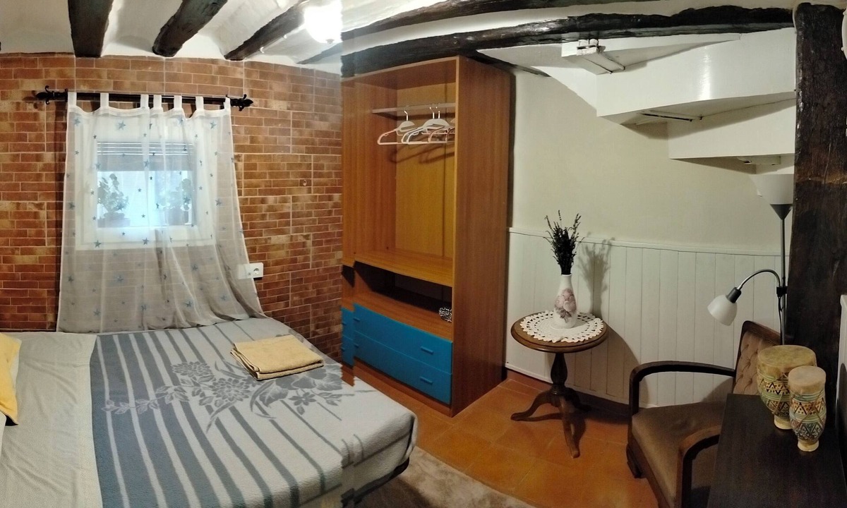 Fuenmayor House | 2 Bed Flat - Sleeps 4 - Parking - Wifi