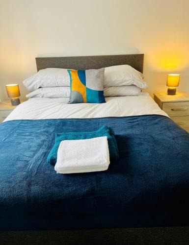 Long Eaton Apartment | 2 Bed Flat - Sleeps 8 - Pets - Garden - Parking