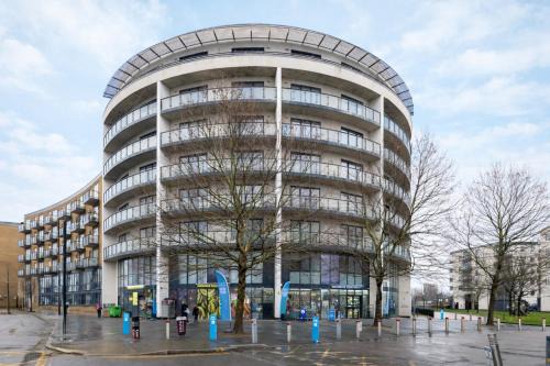 Dalston Apartment | 2 Bed Flat with Balcony in Dalston