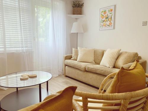 Stroud Green Apartment | 2 Bed Ground Floor, Beautiful Boho Chic Garden Flat