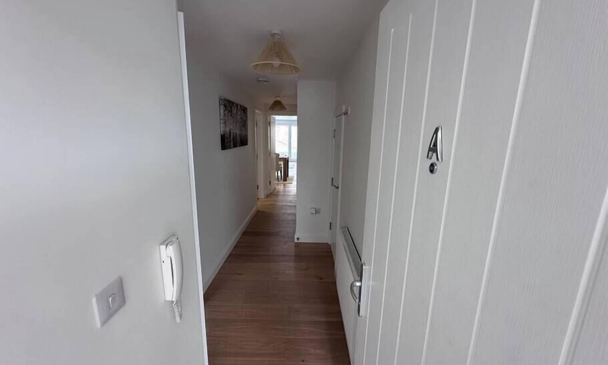 Abingdon Apartment | 2 Bed Ground floor flat with garden