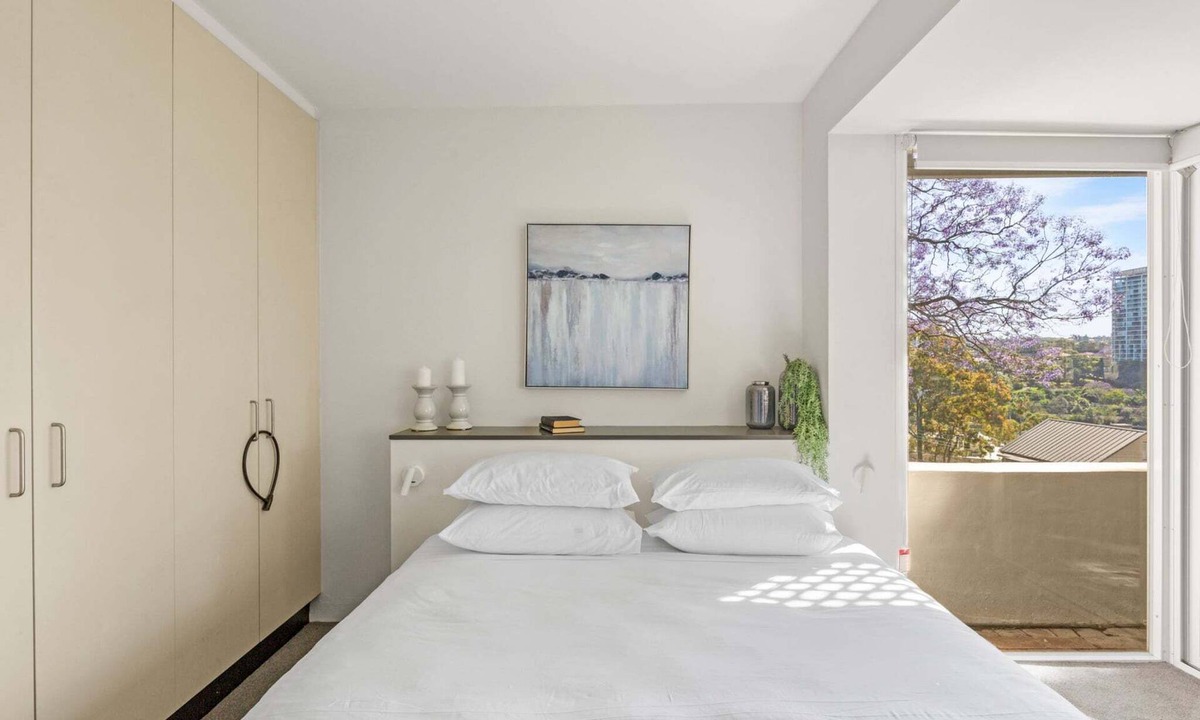 McMahons Point Apartment | 2-Bed Harbourside Home with Views in Fab Location