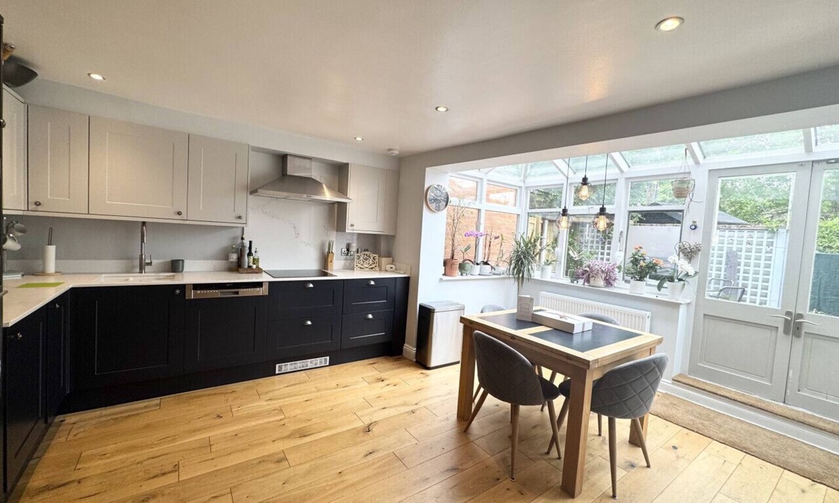 Marlow House | 2 Bed Holiday Home with River Views