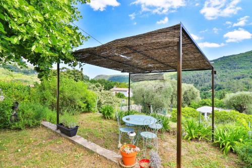 Le Bar-sur-Loup Apartment | 2 Bed House Sleeps 4 with Garden
