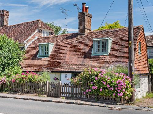 Ewhurst Green House | 2 Bed in Brede 46895