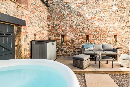 Welton House | 2 Bed in Dalston oc-g32205