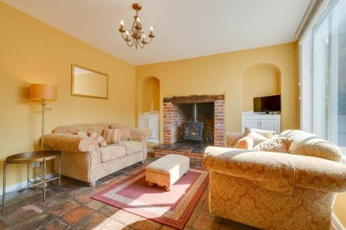 Eye House | 2 Bed in Eye oc-4lamb