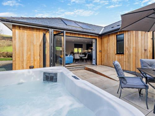 Tirabad House | 2 Bed in Heyope 94203