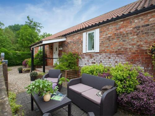 Saltmarshe House | 2 Bed in Howden G0113