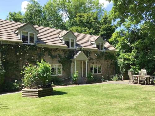 Kington House | 2 Bed in Lyonshall 93321