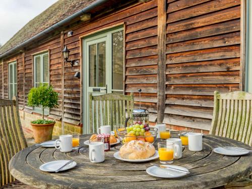 Easebourne House | 2 Bed in Midhurst 88939