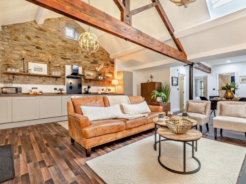 New Mills House | 2 Bed in New Mills 94059