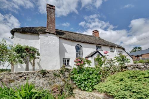 Ash Mill House | 2 Bed in Rose Ash oc-nether