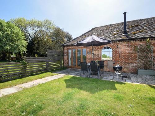 Pitchcombe House | 2 Bed in Sheriffs Lench 89305