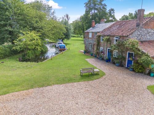 Stalham House | 2 Bed in Stalham oc-u32571