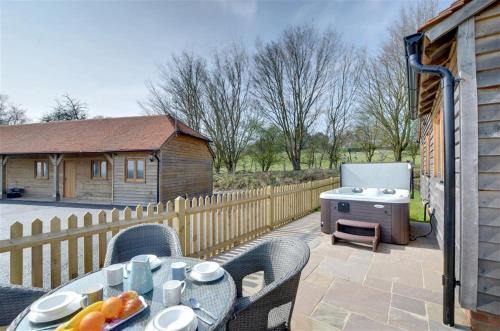 Stone in Oxney House | 2 Bed in Tenterden oc-tn606