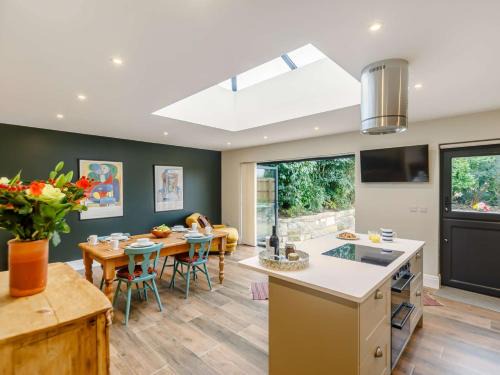 Penryn House | 2 Bed in Treverva 89983