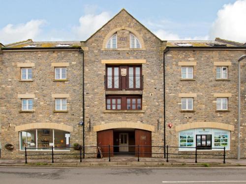 West Bay Apartment | 2 Bed in West Bay DC015