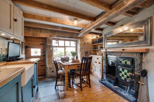 Robin Hood's Bay House | 2 Bed in Whitby oc-r038