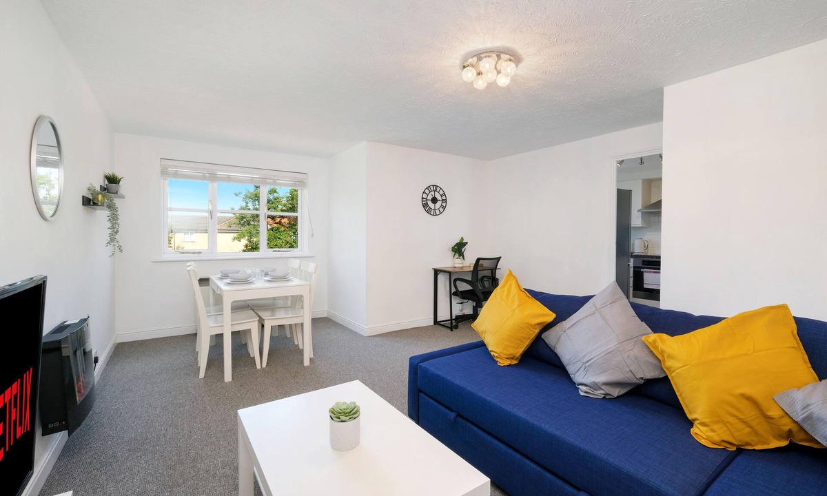 Enfield Lock Apartment | 2 bed Luxury Apartment