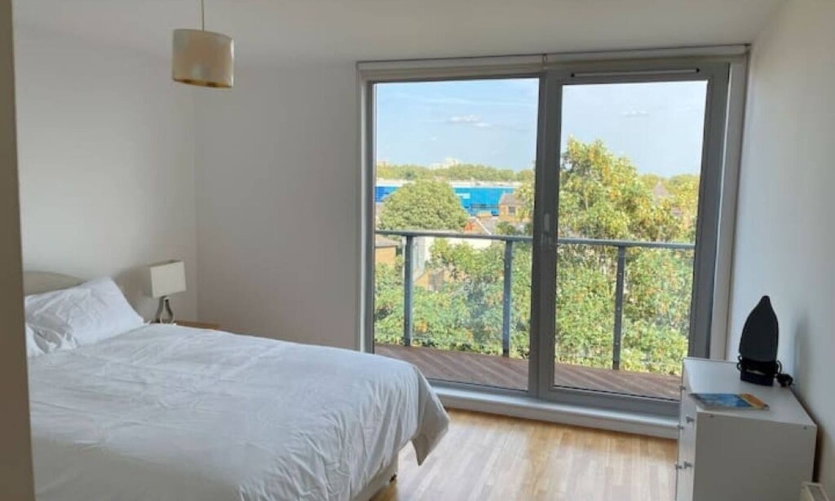 Shacklewell Apartment | 2-Bed Penthouse in Hackney