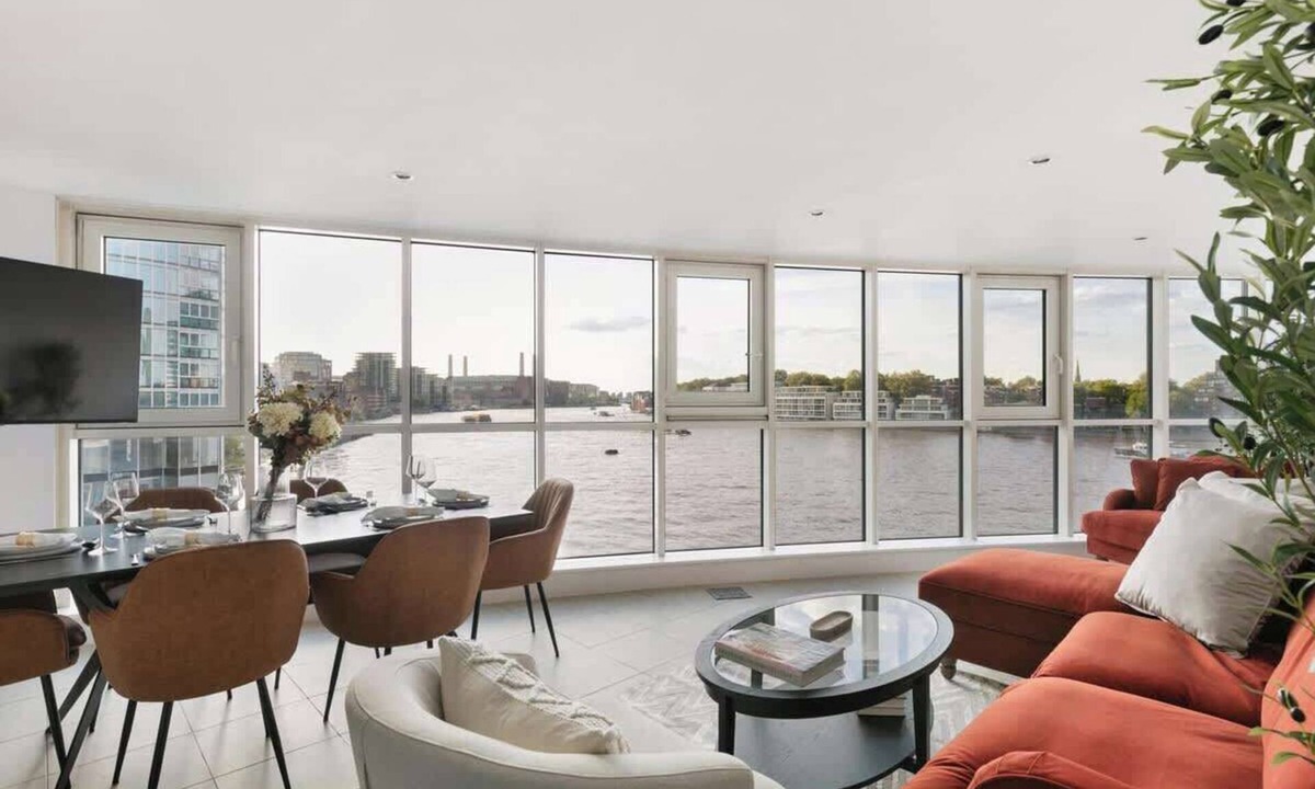 Vauxhall Apartment | 2 bed riverside flat with breath taking views