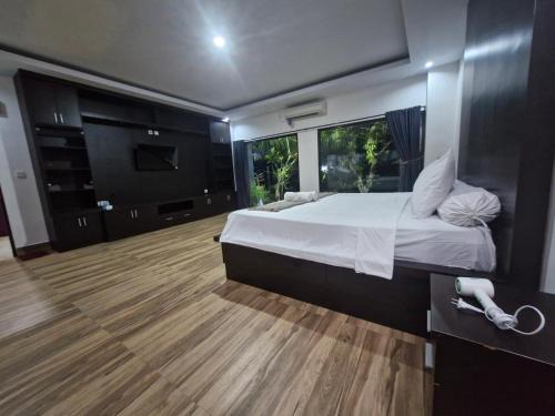 Negara House | 2 Bed Room Spacious Family House with Garden View