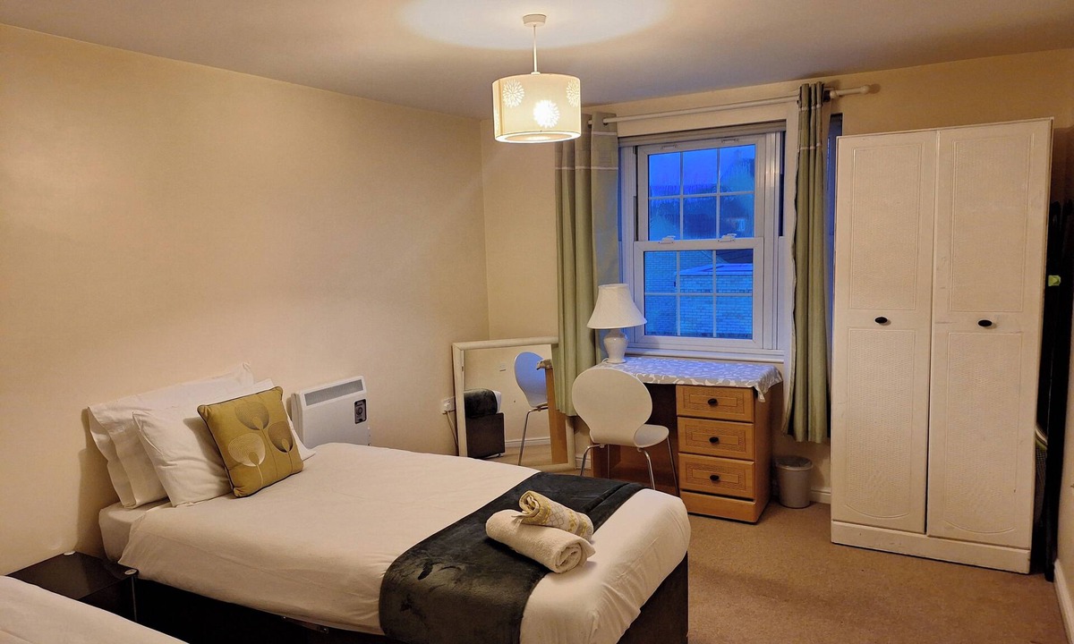 Ely Apartment | 2 Bed - Sleeps 4 - Free Parking