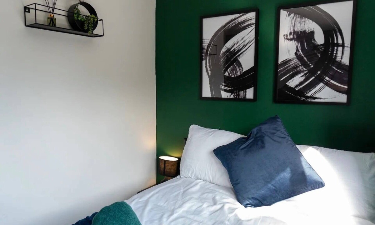 Farnworth House | 2-Bed - Sleeps 4 - Pet Friendly & Free Parking