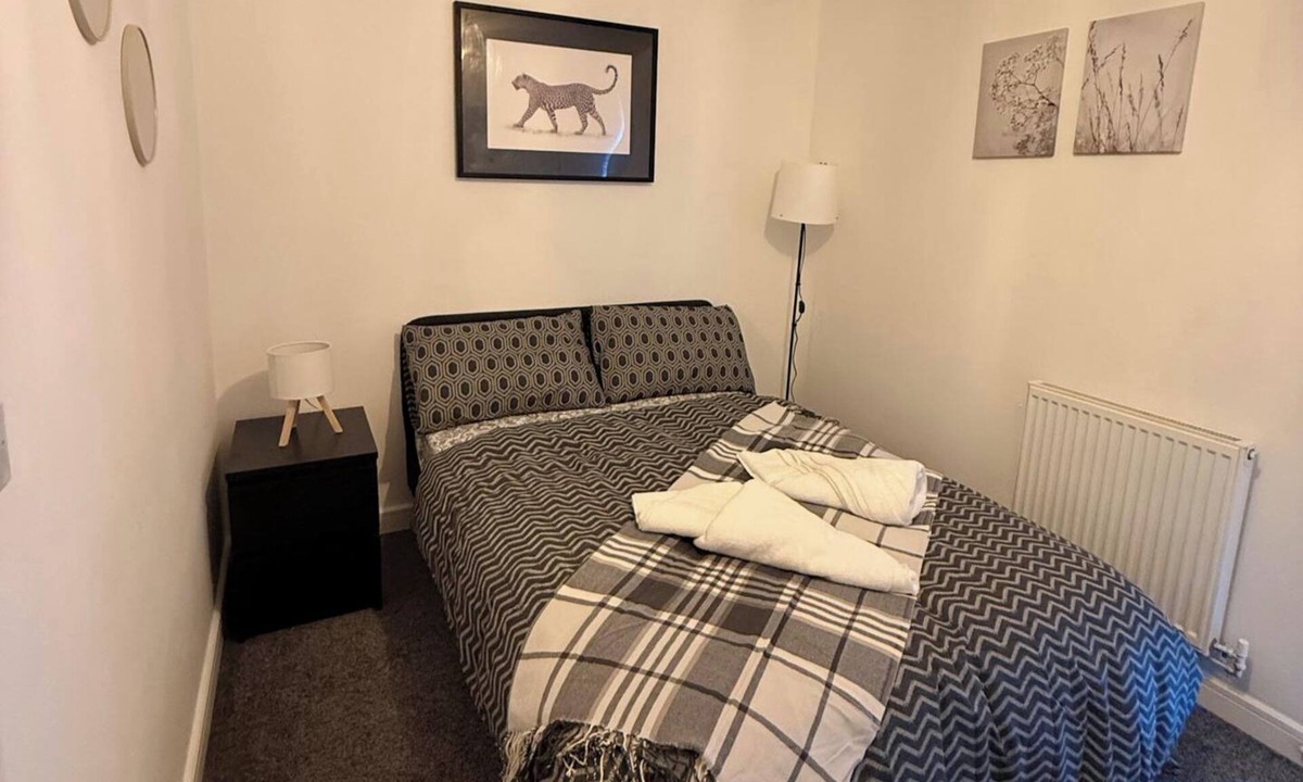 Bracknell Apartment | 2 Bed - Sleeps 6 - Free Parking