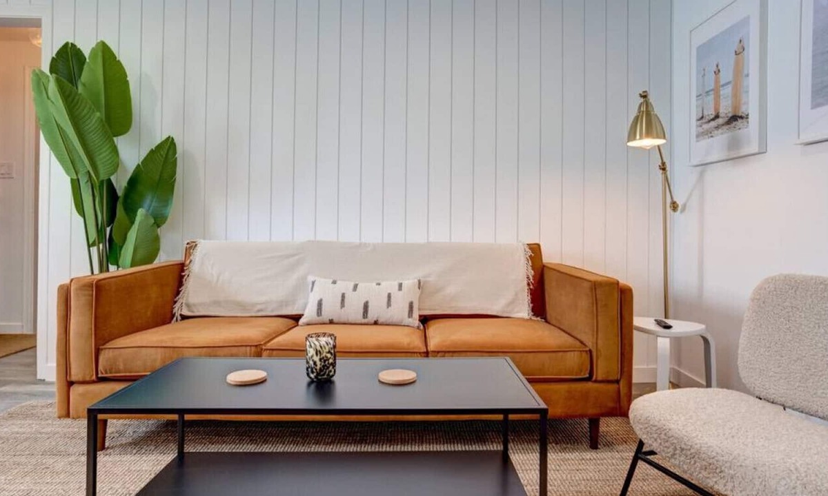 Dartmouth House | 2 bed Urban Oasis - tranquil, relaxing backyard & garden