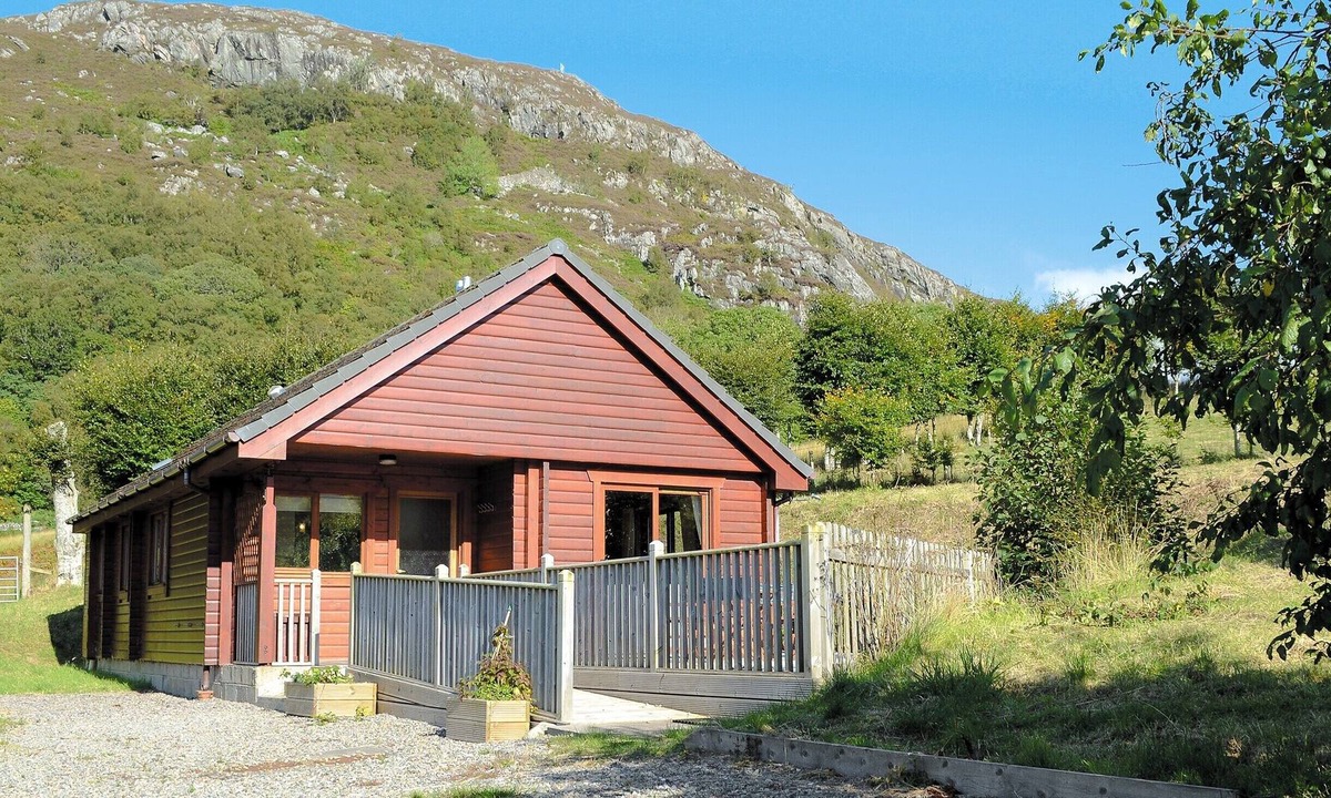 Stromeferry Cottage | 2 bedroom accommodation in Achmore near Stromeferry