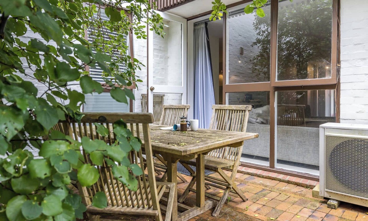 Mount Eden Apartment | 2 Bedrm Condo right on Mt Eden