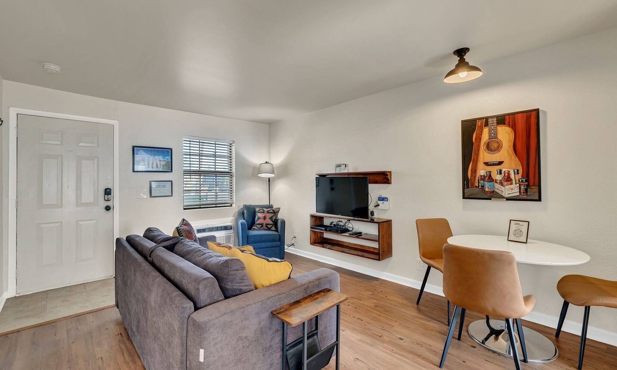 West End Apartment | 2 Bedroom 1 Bath Near Downtown!