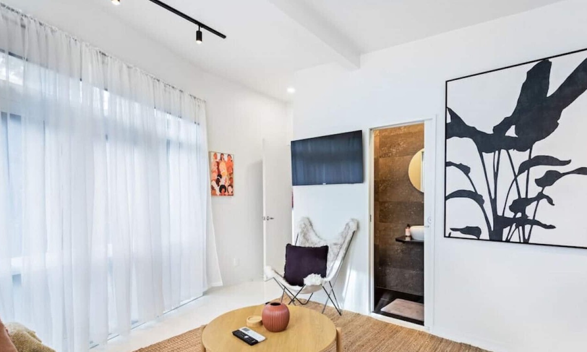 Titirangi House | 2 bedroom | 1 bathroom | Tranquil Bush setting