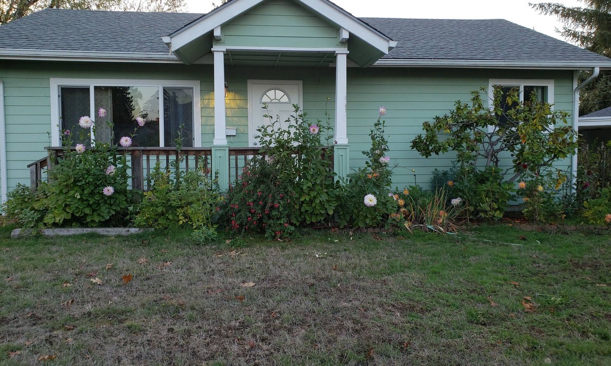 Friendly House | 2 bedroom 1bathroom, sleeps 5