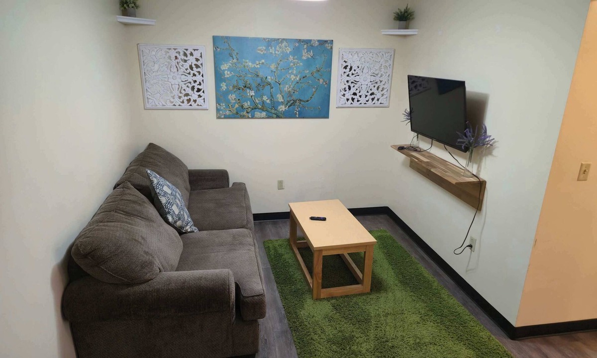 Downtown Pittsburgh Apartment | 2 Bedroom/2 Bath Downtown | Sleeps Six | Walkable