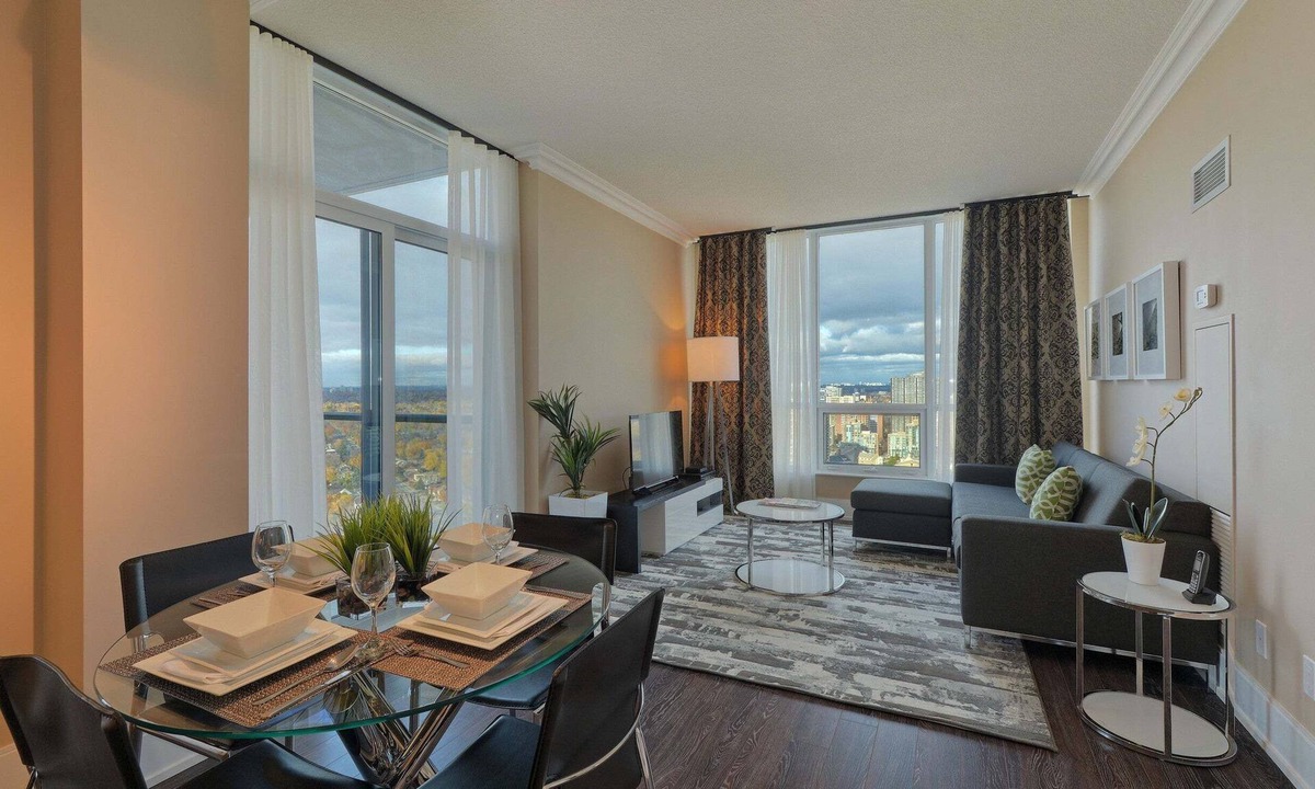 Etobicoke Apartment | 2 Bedroom/2 Bathroom Suite